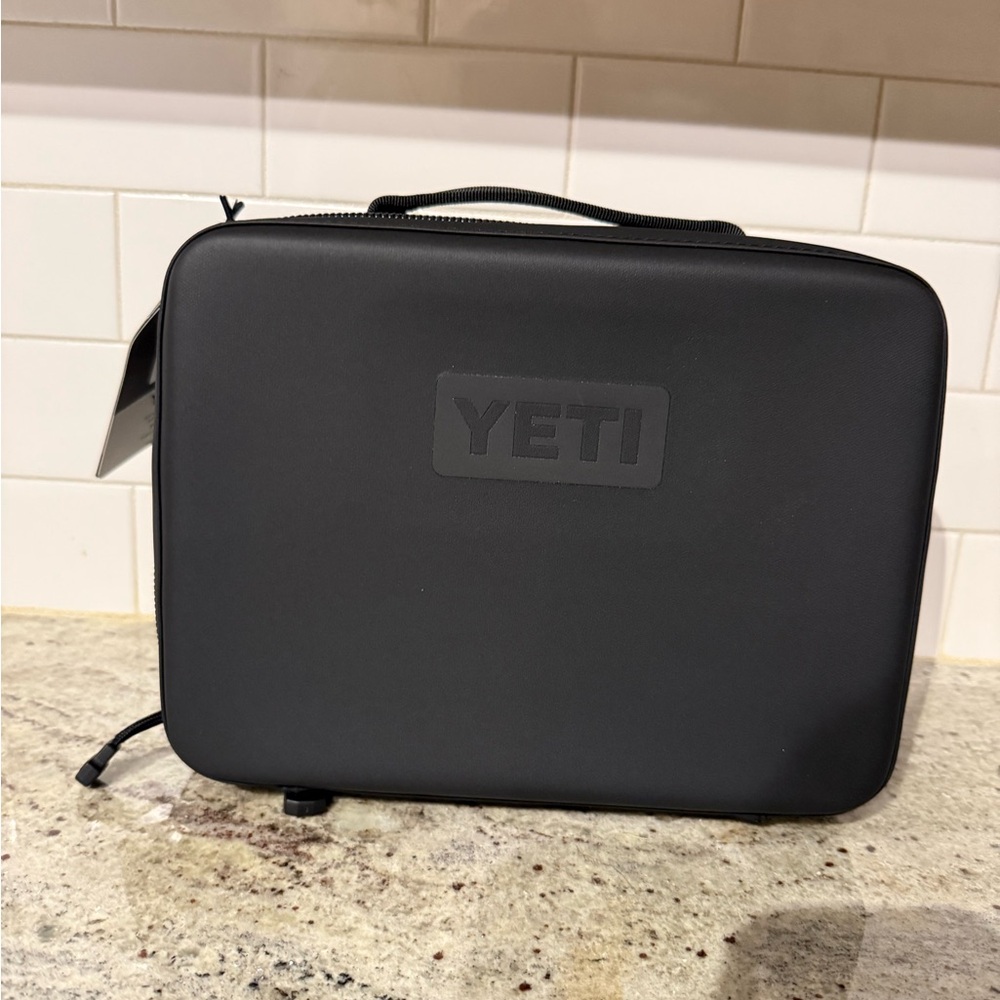 NWT YETI Black 5L Daytrip Lunch Box